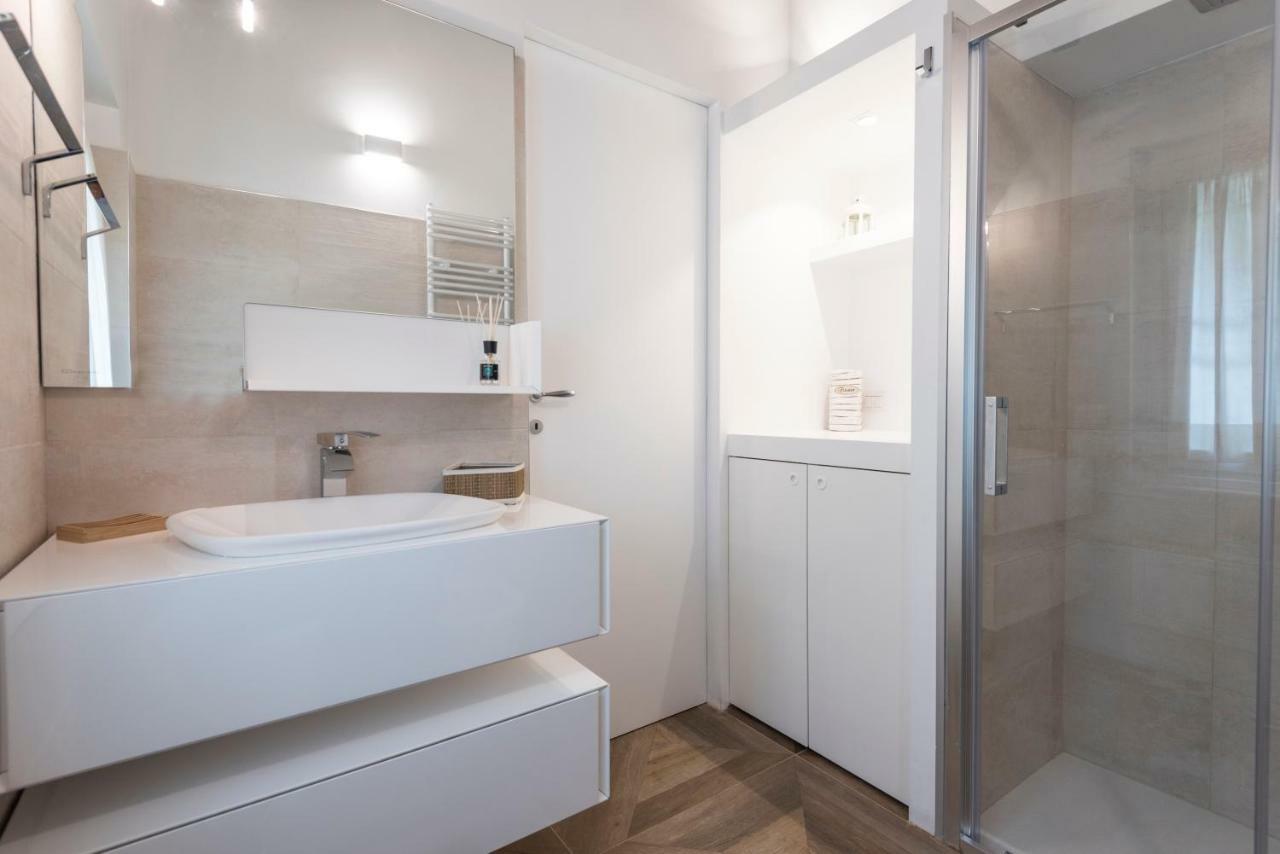 Luxury Apartment Milano Centro Luaran gambar